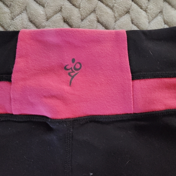 Cozy Orange shorts perfect for running or working - Picture 3 of 4